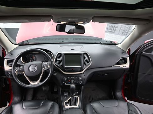 Used 2017 Jeep Cherokee Limited image 23