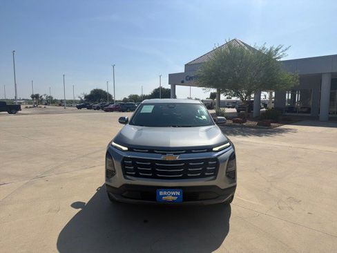 Used 2026 Chevrolet Equinox LT w/ Convenience Package II FWD image 2