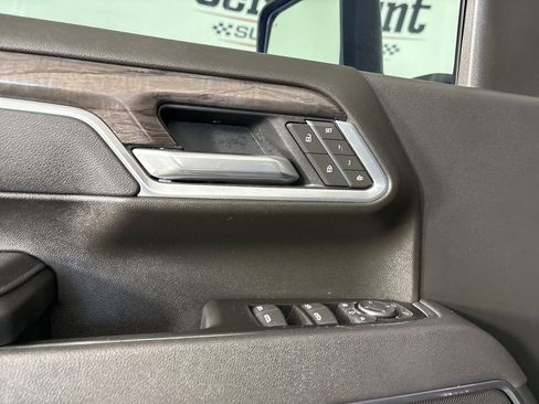 Used 2025 Chevrolet Silverado 3500 LTZ w/ LTZ Premium Package image 9