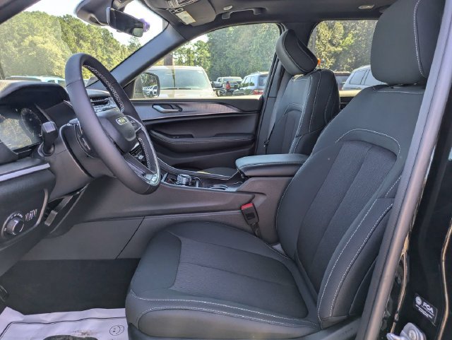 New 2027 Jeep Grand Cherokee Laredo X RWD image 21