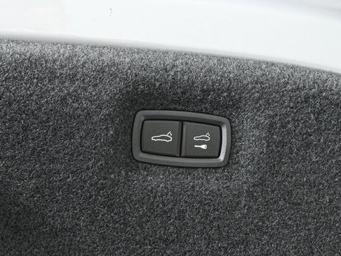 New 2025 Porsche Taycan image 31