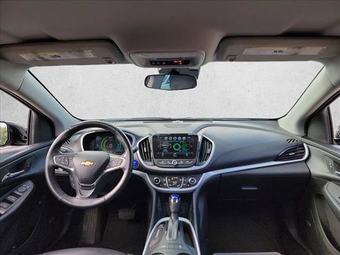 Used 2017 Chevrolet Volt LT w/ Comfort Package FWD image 17