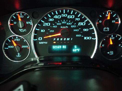 Used 2023 Chevrolet Express 2500 Extended image 24