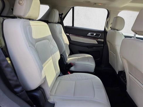 Used 2017 Ford Explorer Platinum image 17