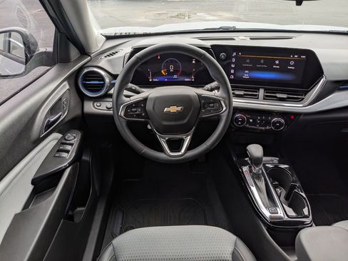 Used 2024 Chevrolet Trax LT w/ Driver Confidence Package image 17