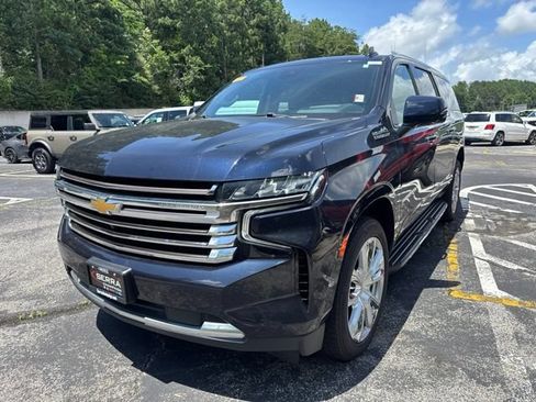 Used 2023 Chevrolet Suburban High Country AWD/4WD image 3