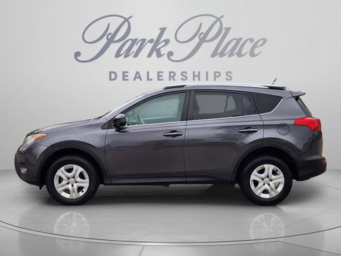 Used 2015 Toyota RAV4 LE AWD/4WD image 2