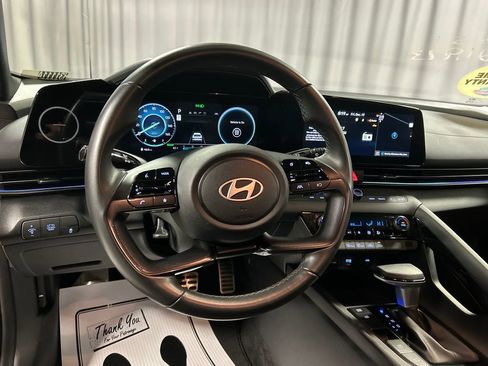 Used 2025 Hyundai Elantra SEL w/ Cargo Package image 13