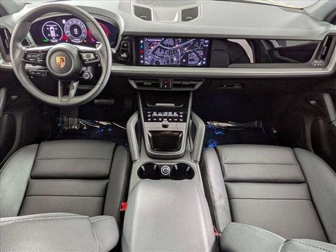 Certified 2025 Porsche Cayenne image 21