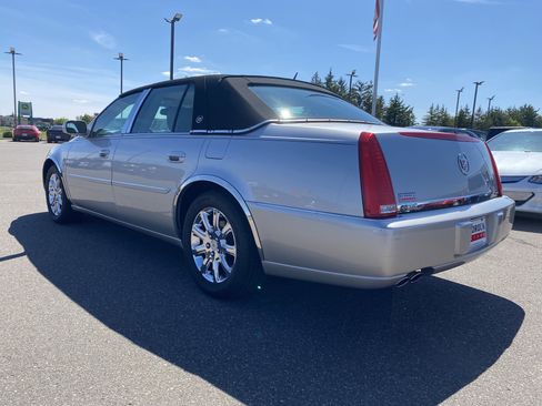 Used 2008 Cadillac DTS FWD image 3