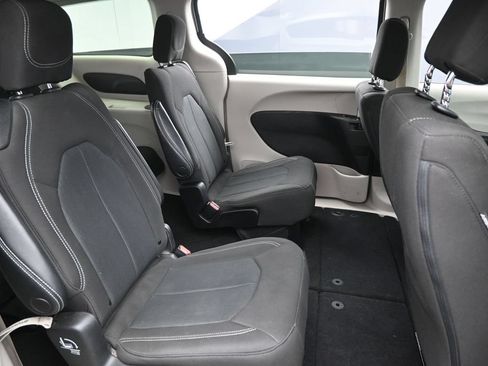 Used 2022 Chrysler Voyager LX FWD image 30