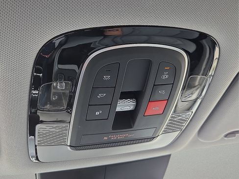 Used 2023 Hyundai Palisade SEL w/ Premium Package FWD image 19