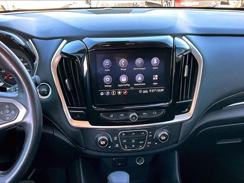 Used 2021 Chevrolet Traverse LT image 8