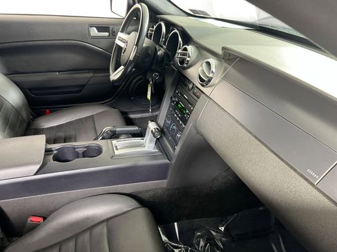 Used 2006 Ford Mustang GT Premium image 25