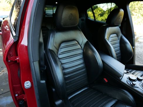 Used 2018 Alfa Romeo Stelvio Ti Sport image 40