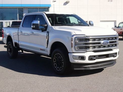 Used 2024 Ford F250 Platinum image 3