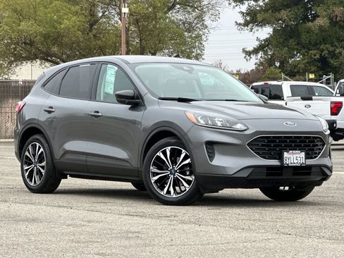 Certified 2022 Ford Escape SE w/ SE Sport Appearance Package image 2