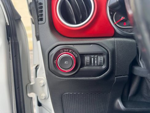 Used 2020 Jeep Wrangler Unlimited Rubicon AWD/4WD image 22
