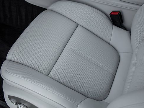 New 2026 Porsche Macan image 22