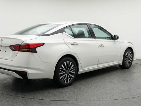 Used 2025 Nissan Altima 2.5 SV image 9