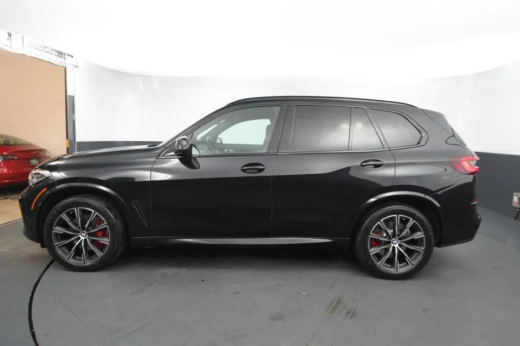 Used 2021 BMW X5 xDrive40i w/ M Sport Package AWD/4WD image 2