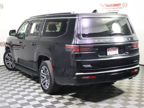 Used 2023 Jeep Wagoneer L Series II AWD/4WD image 11