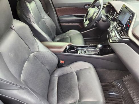 Used 2019 Toyota C-HR Limited image 14