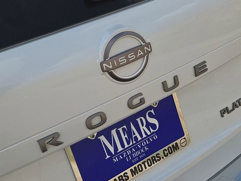 Used 2024 Nissan Rogue Platinum w/ Platinum Premium Package image 11