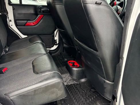 Used 2016 Jeep Wrangler Unlimited Sahara image 27