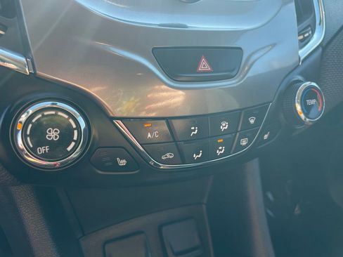 Used 2017 Chevrolet Cruze LT w/ Convenience Package image 26