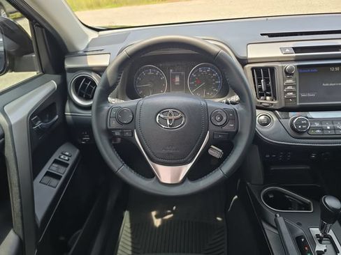 Used 2018 Toyota RAV4 XLE AWD/4WD image 10
