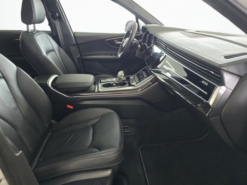 Used 2025 Audi Q7 3.0T Premium Plus AWD/4WD image 47