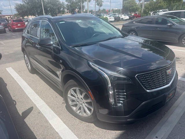 Used 2019 Cadillac XT4 Luxury w/ Cold Weather Package AWD/4WD image 2