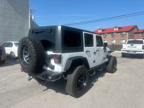 Used 2017 Jeep Wrangler Unlimited Rubicon w/ Connectivity Group AWD/4WD image 3