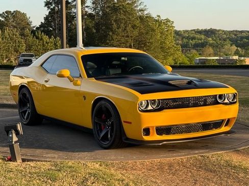 Used 2017 Dodge Challenger SRT Hellcat image 9