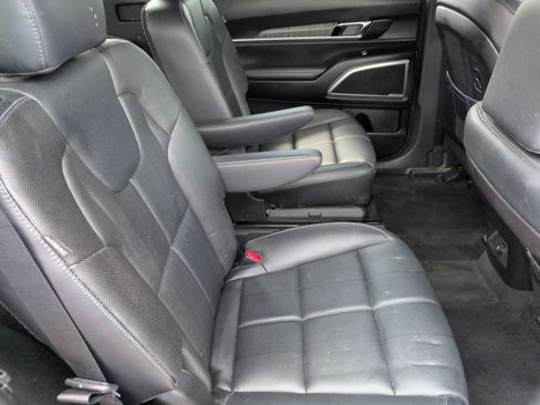 Used 2024 Kia Telluride EX w/ EX Captain's Chair Package FWD image 34