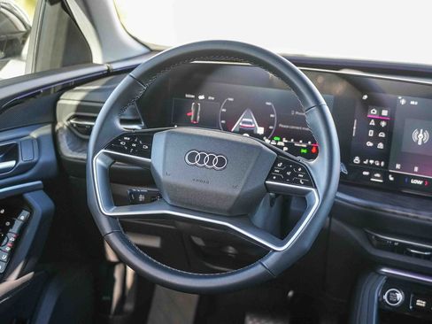 Certified 2025 Audi Q5 Premium w/ Convenience Package AWD/4WD image 17