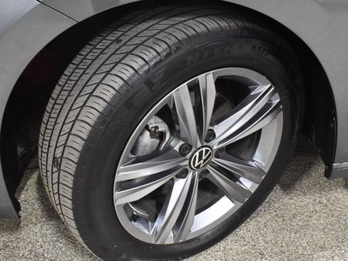 Used 2024 Volkswagen Jetta SE image 10