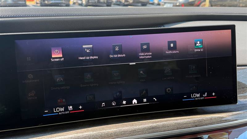 Used 2023 BMW i7 xDrive60 AWD/4WD image 36