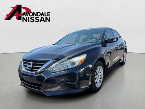 Used 2016 Nissan Altima 2.5 S w/ Power Driver Seat Package image 2