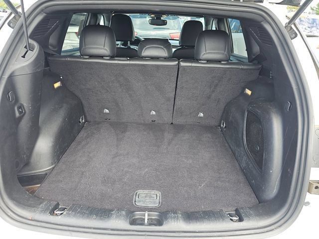 Used 2025 Jeep Compass Latitude w/ Sun & Sound Group AWD/4WD image 13