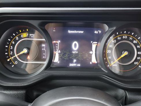 Used 2025 Jeep Wrangler Unlimited Rubicon image 19