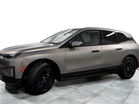 Used 2023 BMW iX xDrive50 AWD/4WD image 4