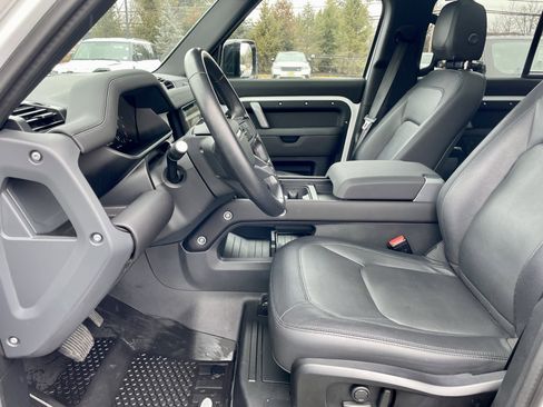 Used 2024 Land Rover Defender 110 X-Dynamic SE image 12