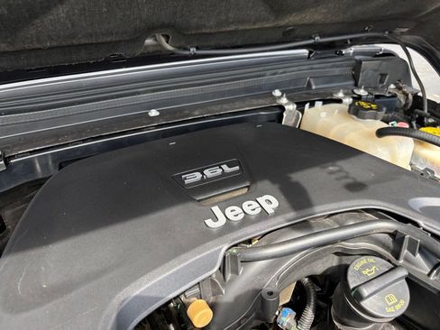 Used 2021 Jeep Wrangler Sport image 14