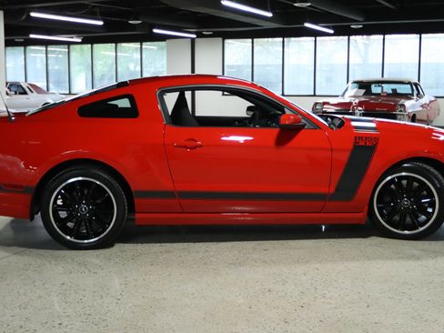 Used 2013 Ford Mustang Boss 302 w/ Boss 302 Accessory Pkg image 19