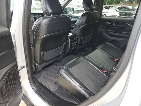 Used 2025 Jeep Grand Cherokee Altitude AWD/4WD image 28