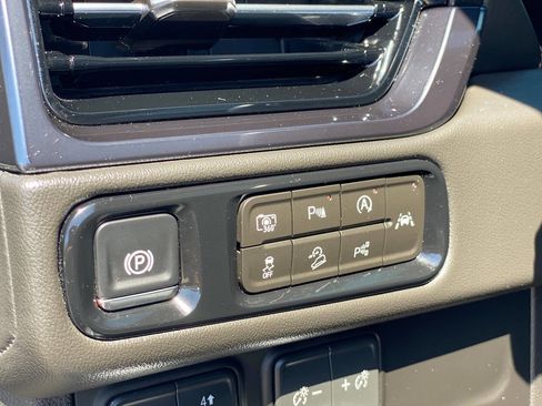 Used 2026 GMC Yukon XL AT4 w/ AT4 Premium Package AWD/4WD image 19