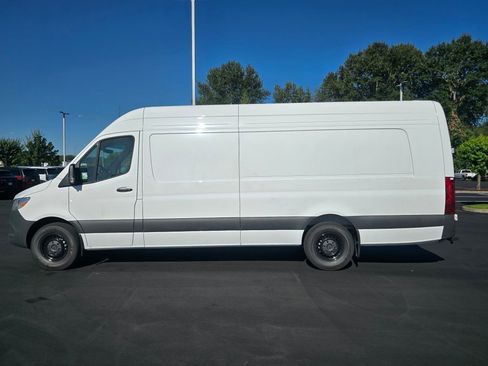 New 2026 Mercedes-Benz Sprinter 2500 image 3
