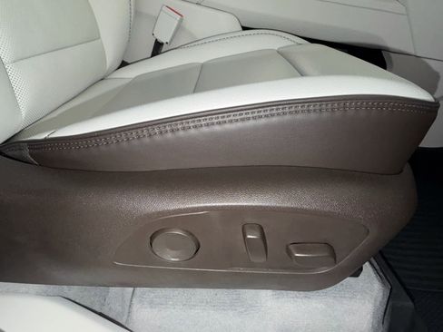 Used 2024 GMC Acadia Denali w/ Super Cruise Package image 32